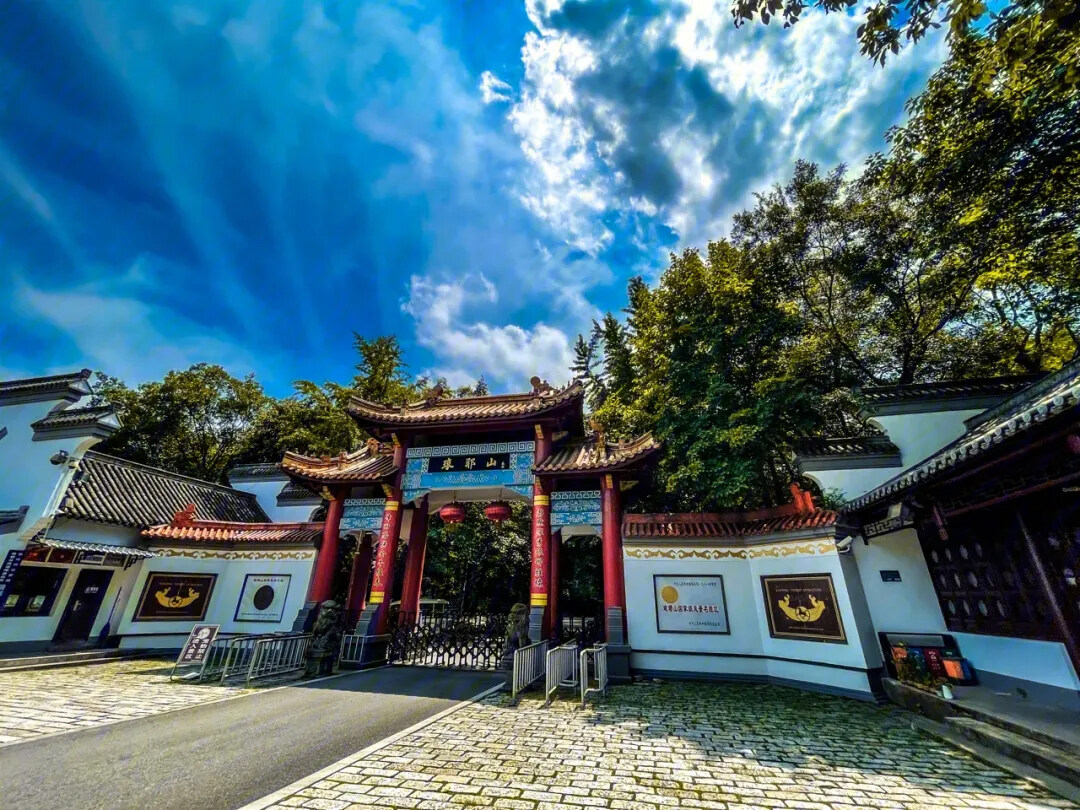 【高逼格甘南+陇南+莲宝叶则双飞8日】20人小团！住四钻大酒店！坐2+1大巴！吃50餐标12餐，承诺0购物0自费！
