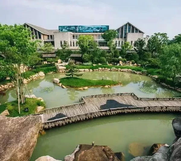 【599元窑湖小镇❤携程四钻天目湖Xhotel腾讯云智慧酒店纯玩5日】赠价值60元窑湖小镇大门票！免费棋牌