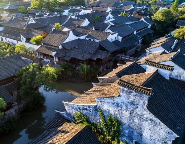 马跃新程，蹄响春声—年夜饭套餐来袭【桐乡濮院F景澜酒店】599元每人，3正2早2晚住宿！享棋牌&健身房娱乐！