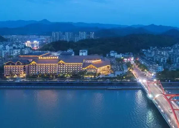 598品牌国际五星+挂五星+一线江景+私家园林+恒温泳池+君澜国际度假酒店或者同级金陵大酒店七星疗养度假奢华4日游