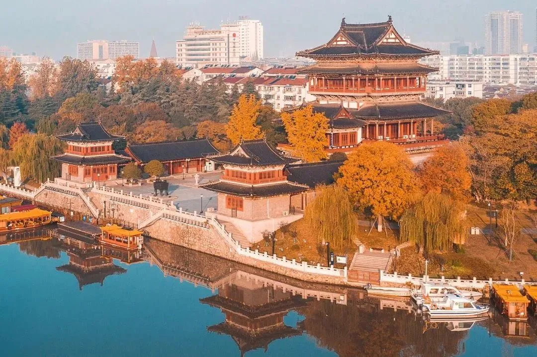 【泰兴五钻豪庭国际酒店】499元纯玩3日游！限定福利·双绝河鲜·河豚+白丝！全程大巴游景点，2豪华自助早4正餐，感受慢生活~免费麻将&KTV&恒温泳池！