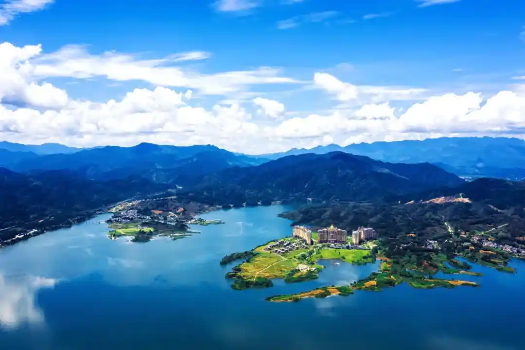 599元/人太平湖湖鸣山居康养汽车5天4晚-赠送4自助早6正餐（升级一顿扶墙自助餐），免费唱歌健身-夏日室外泳池