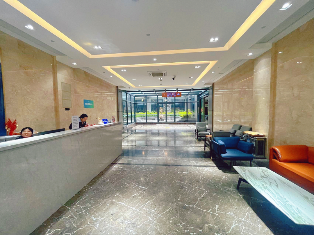疯抢！【乌镇云栖度假酒店】4人起订，仅379元享2早4正餐，免费棋牌、K歌。还能打卡南浔古镇、乌镇南栅等4大景点，超值速囤！