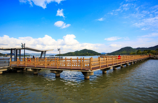 【象山看大海●宁波东钱湖●跟团三日游399元起】品海鲜，升级一餐14菜一汤海鲜大拼盘欢送宴！住宿品质农家乐●游玩沙滩●花岙岛/●东门岛渔村