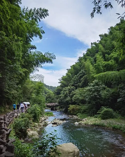 【余姚四明山度假避暑季】499元纯玩4日游！“姚江源乡村客栈-深山避暑天堂”，3自助早6正餐，山水林间清心萦绕！青山绿水度清凉一夏！免费棋牌&KTV。。。