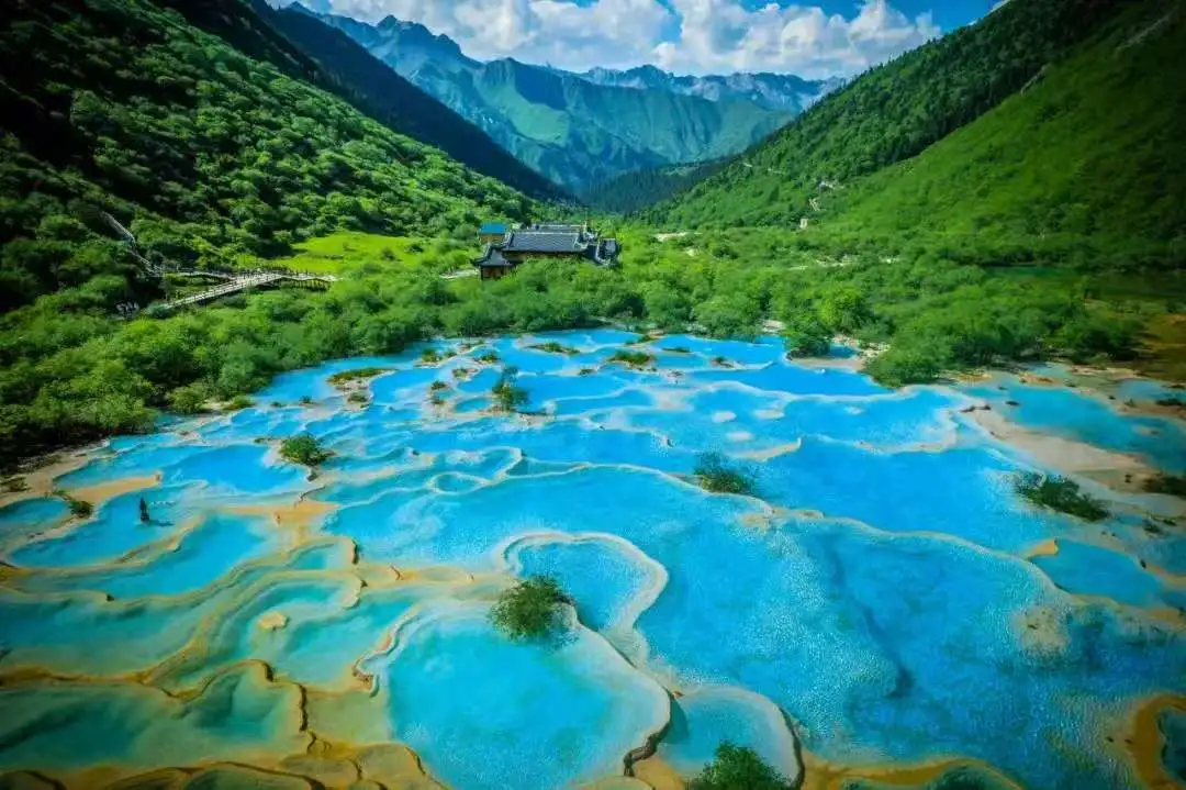 光雾山+九寨沟✈真纯玩❤上海自组班·保姆车❤寻漫山遍野的红叶，赏九寨的五彩斑斓，看萌宠国宝，黄金面具，邂逅一场专属于天府之国秋天的浪漫。。。