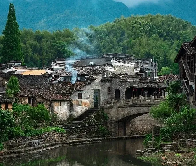 399-【景区活动♥康养天花板，篁岭晒秋，峡谷吸氧4日游】篁岭+卧龙谷+弦高古城+水墨察关+虹关