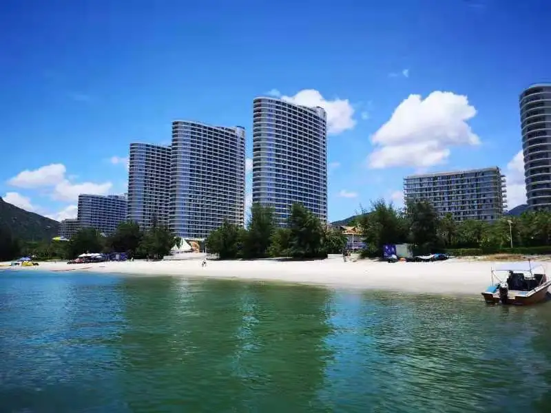 重磅出击-王牌广东全景，16城3岛3湾3桥黄金大环线￥2499元/起，全程携程2-3钻酒店、升级1晚携程4钻酒店，升级3晚海边酒店 ，9餐特色餐，双卧12日。