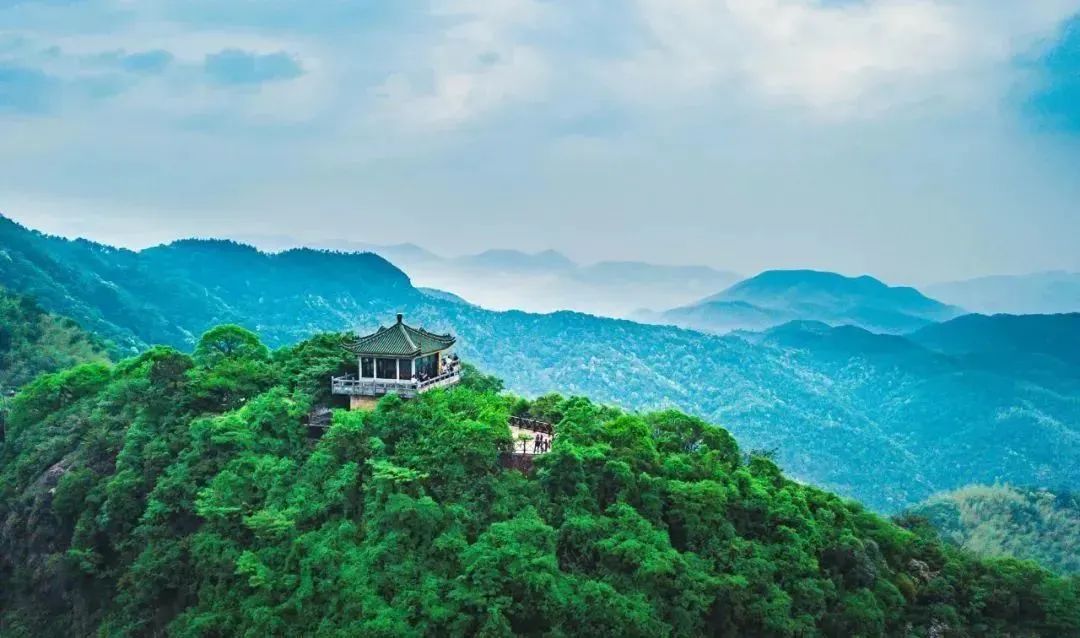 【莫干山🅰️唯一送门票●南浔+乌镇，酒店五日游699元】入住高端酒店●免费空调●棋牌●K歌●4早8正餐，藏古今，连天下，风景美如画