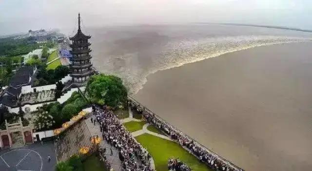 国庆海宁·1潮2看·2025钱塘江观大潮·轻奢4钻·云栖度假·酒店·3日598·夜游西塘·2早3正餐·嘉兴南湖·送·大观园门票~