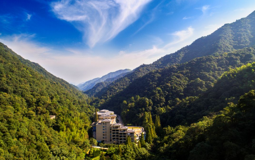 【沉浸温泉 醉氧时光】藏在宁海天明山森林公园的温泉酒店，私汤入户，天然真温泉无限泡，棋牌/台球/健身房免费玩~森林登山徒步任选