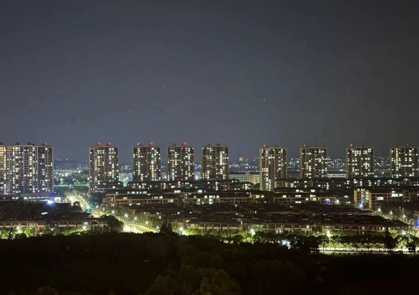 昆山夜市吃夜宵，酒店泳池戏水游泳，体育公园赏花观景~维纳斯皇家酒店~3星的价格，5星的享受，棋牌/KTV/健身房免费玩~~~