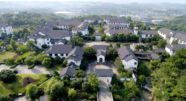 五星嵊州国际大酒店，499跟车纯玩4日游，秋色红叶天姥山，江南三峡天烛仙境，二百个品种五星自助早餐，麻将KTV全免费