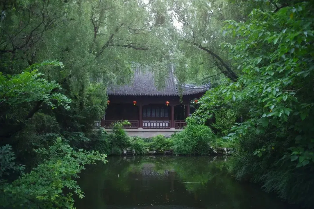 【西塘全新大升级】399元纯玩 升级4顿扶墙豪华餐 牛首宴/佛跳墙/河鳗宴/海参宴， 西塘景区内准四酒店入住 送景区门票 赠送下午茶+汉服体验