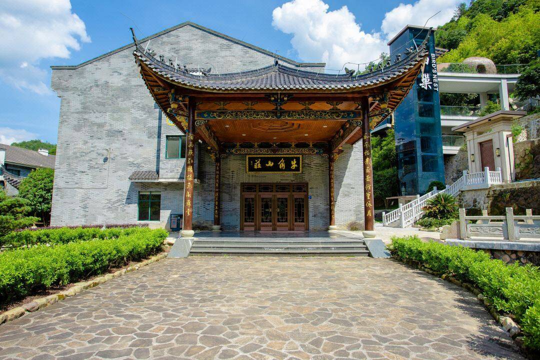 3890dcaf578a6de40d96cca5cb2b845d-sz_214037-3