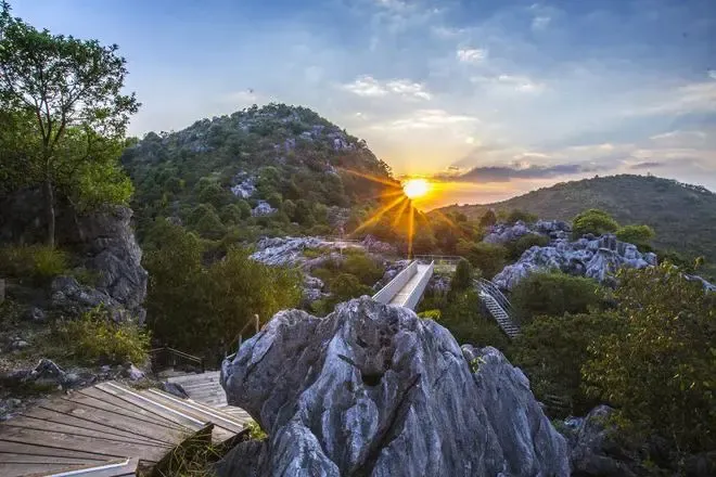 庆祝祖国76华诞，跟着旅游博主“徐霞客”走绝不踩坑！寻仙山 观鬼斧神工大自然！ 仙气葛仙山 天下奇观龟峰纯玩4日