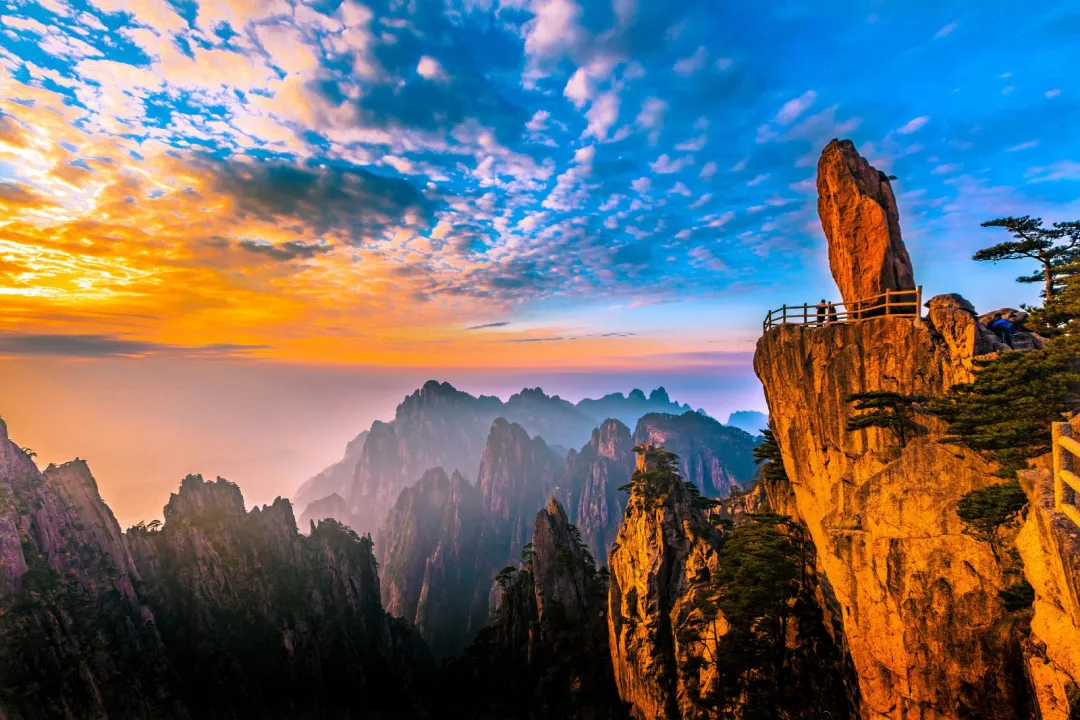 秋天去黄山赚翻了！黄山文旅放大招，8天畅玩13大景区门票全免，这等羊毛，不薅简直天理难容！