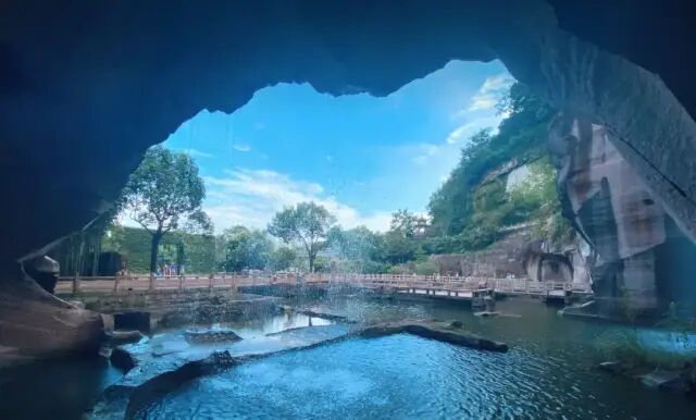 【台州蛇蟠岛●游沙滩五日游598元】免费棋牌●K歌●升级一餐14菜欢送宴●4早8正餐·●野人洞●海盗村●餐餐小海鲜吃的欢
