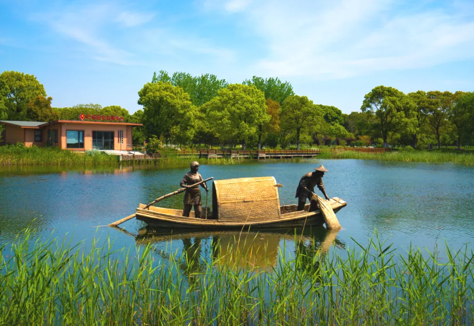【阳澄湖品蟹·3天2晚】只要299元，赠每人4只阳澄湖大闸蟹，两晚餐再升级蒸蟹/醉蟹，餐含2早4正餐~免费棋牌~KTV嗨