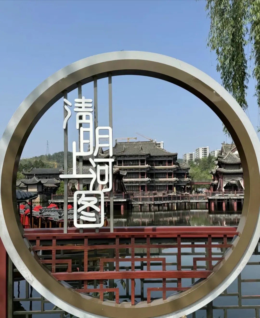 【景区门票+蔬菜礼包送送送！ 纯玩●横店四日】跟车带导4星设施 送价值778元 五大门票 打卡横店秦王宫、清明上河图、梦外滩 ，送三早五正 免费棋牌 免费唱歌