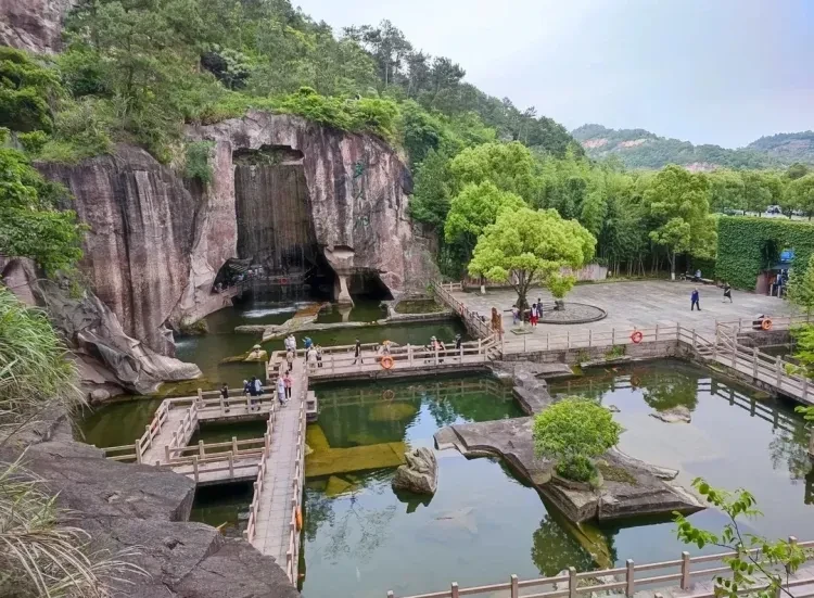浙江三门 周末不加价『北纬30° 黄金海岸线◆携程四钻*台州大孚度假酒店』499跟团四天三日游！3早6正餐！免费棋牌◆健身房◆篝火晚会！财神谷+蛇蟠岛+木勺沙滩+三门农博园！高性价比度假游！