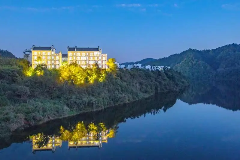 1695d3ab62341eb638ed892f5bc05a74-sz_50628-1