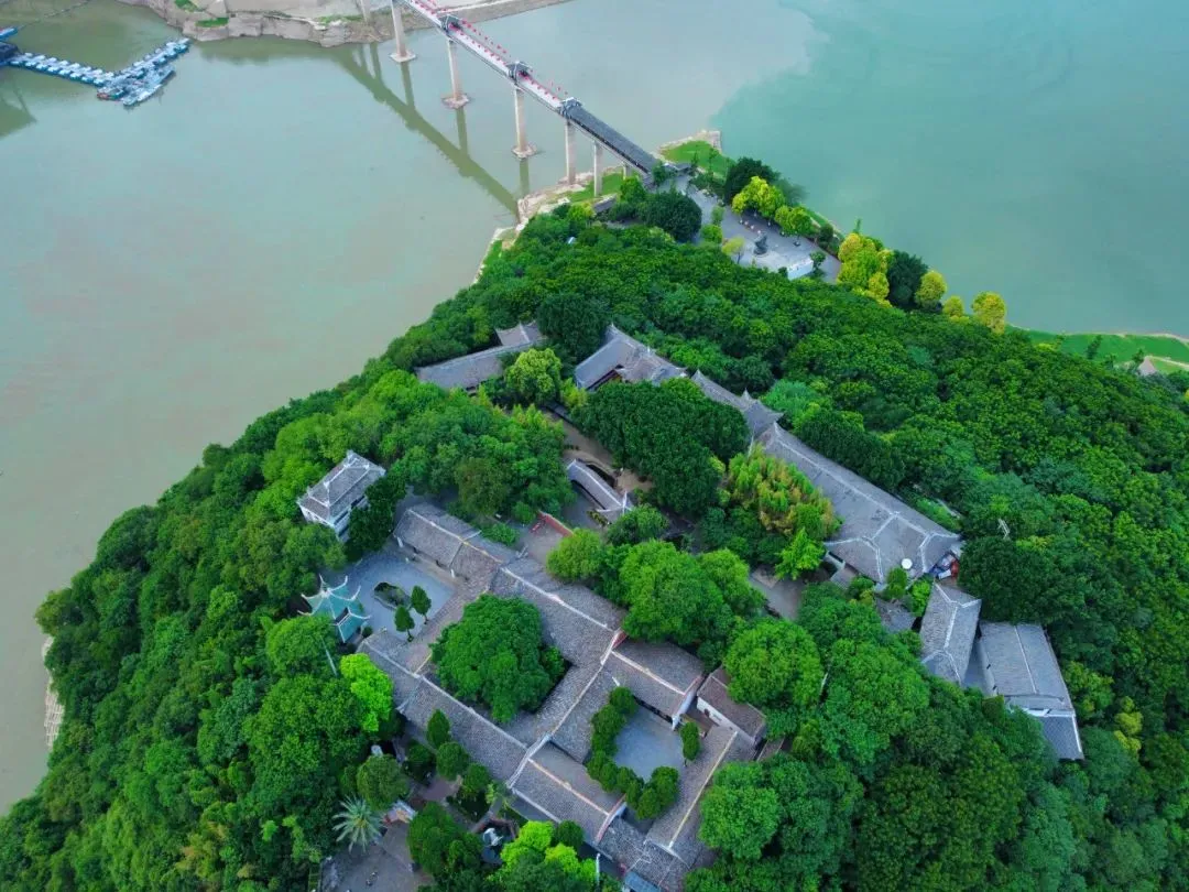 2980元元买一送一，三峡超五星豪华游轮长江印象号，在“诗味画”中畅游三峡+重庆纯玩7日
