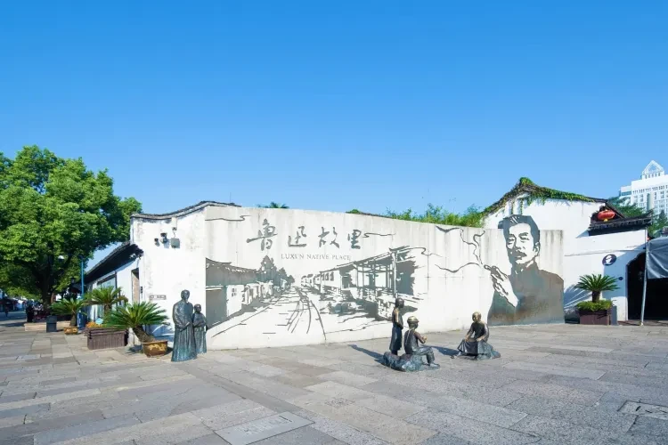 浙1-899四日过大年【诸暨绍兴开元曼居过大年】连住诸暨开元曼居酒店,享丰盛年夜饭!免费棋牌 K歌!赠送五泄景区门票+白塔湖游船!除夕发班!