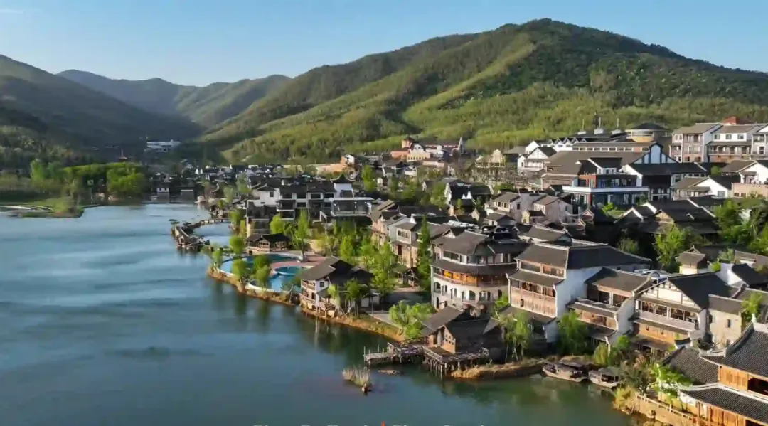 ❤️芳华【窑湖康养时光·赠送窑湖小镇日游+夜游·赠送万亩花海】369纯玩四日游，全程大巴车跟随，免费棋牌&KTV，三晚连住景区内特色房间，天然氧吧舒心之旅