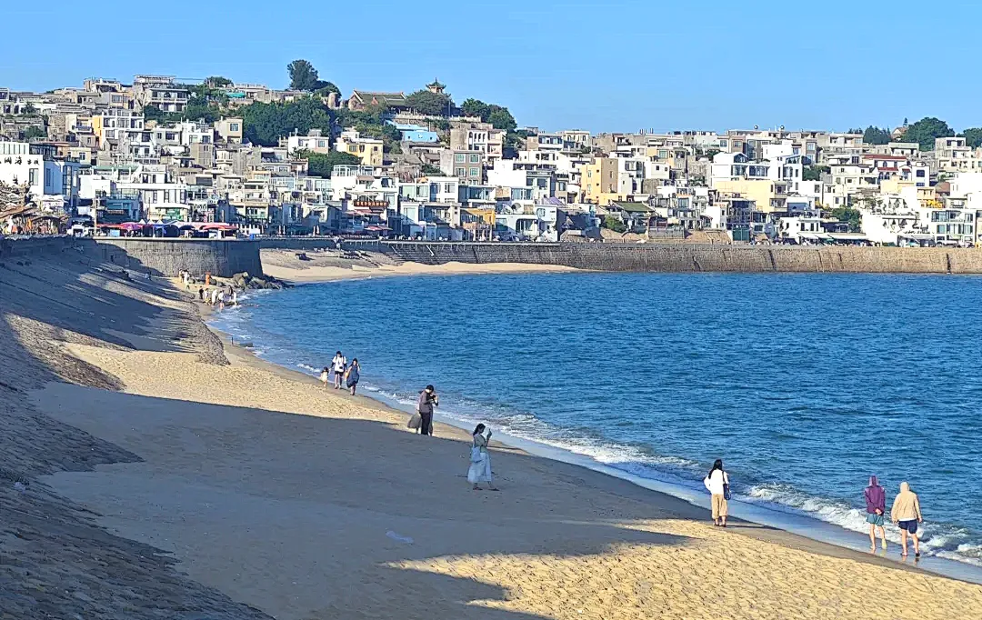 闽粤赣三省联游，打包三省美景，带你穿越千年古城，邂逅非遗民俗，尝遍地道风味，泡一泡特色温泉，开启一场前所未有的深度体验之旅！