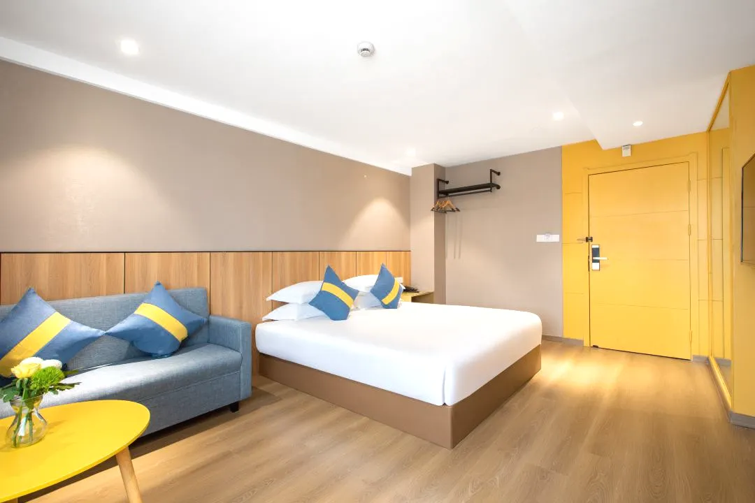 富春江畔499带车康养纯玩5日游，4晚连住忆晶城市度假酒店，秋色红叶天钟山，5A级黄公望景区，拒绝套班车，棋牌麻将卡拉OK全免费