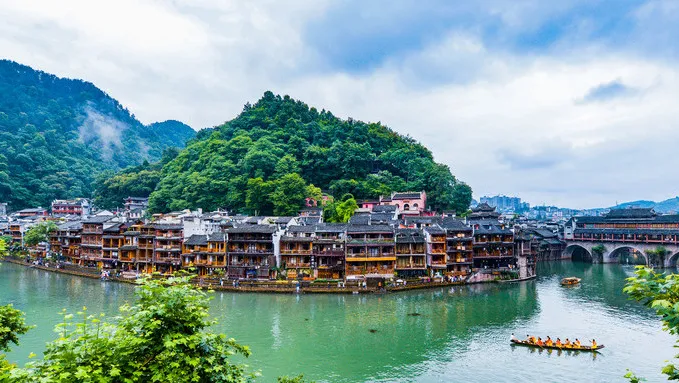 聚程❤【甩尾张家界】999元买一送一起双卧7日游,升级2个特色餐+全程豪华商务双标房!