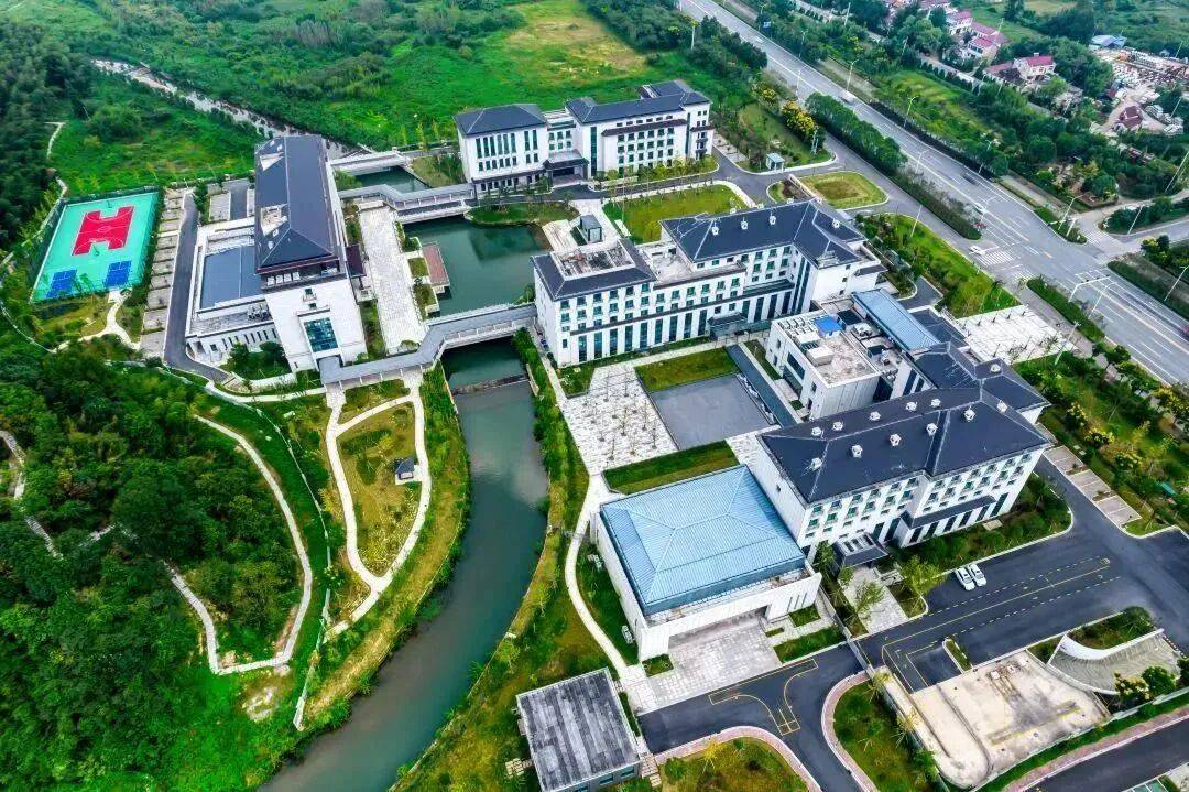 皖南川藏线赏秋4日游！住四钻宁国云门半岛度假酒店，含3早6正餐（餐餐12菜1汤），打卡水上喀纳斯落羽红杉林，免费棋牌唱歌游古街