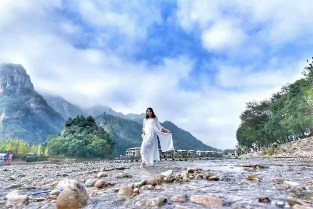 秋游～温州洞头海鲜大餐五日游499元，门票全部送❤️四晚雁荡山步行街酒店（赠送雁荡山8大景区之一·显胜门+赠送楠溪江竹筏漂流+西门岛+海上月堤+东岙沙滩 +小洱海）