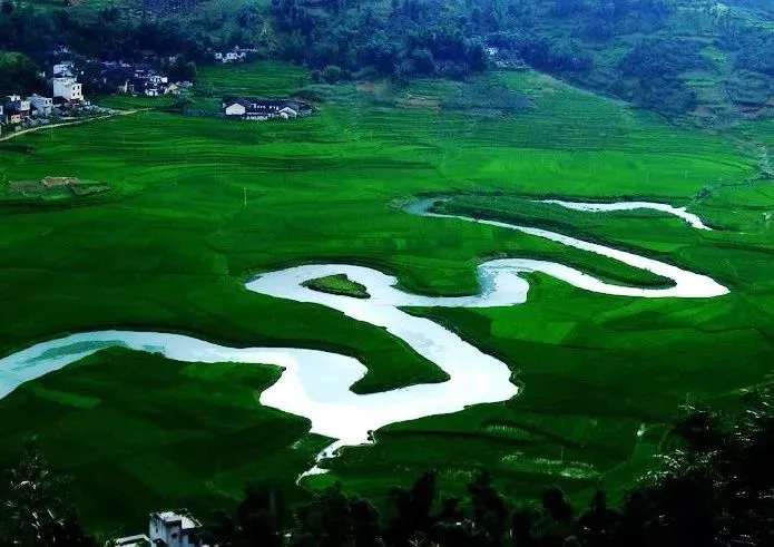 2880元起「环游桂西南」南宁巴马+靖西鹅泉+古龙山大峡谷+德天跨国瀑布+明仕+北海涠洲岛●100%纯玩.