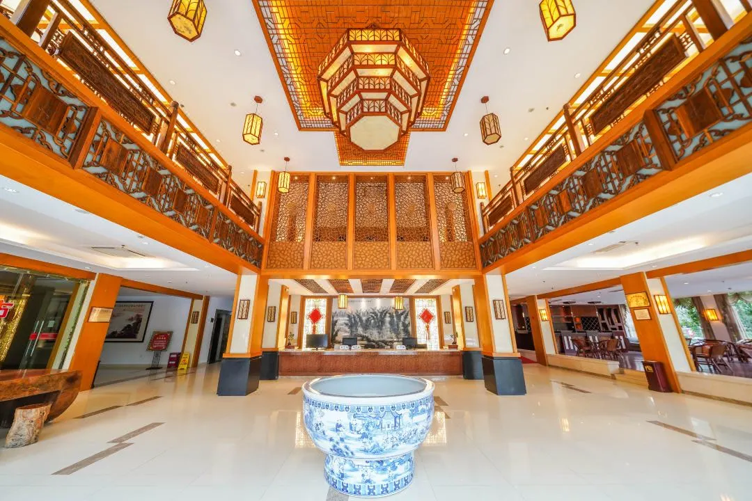 599元/人徽州皖南晒秋私人花园康养汽车5天4晚-4晚独家入住5A景区内鲍家花园大酒店-含4早8正