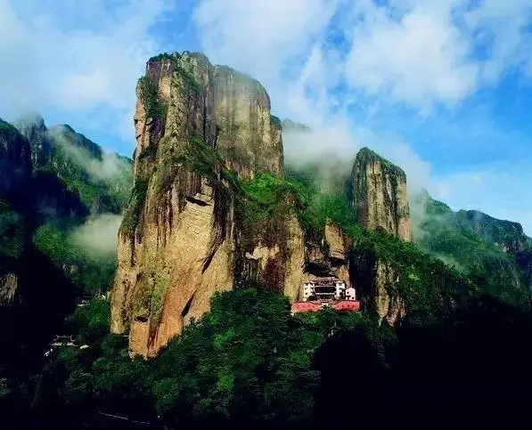 73e40162ed47f3135371f9710448ad27-sz_45747-1