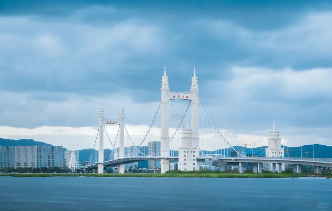 【每人7斤海鲜!】赠送1箱海鲜大礼包,舟山康养度假 纯玩4日游,餐餐小海鲜,玩转舟山群岛景区,住美团高档型酒店