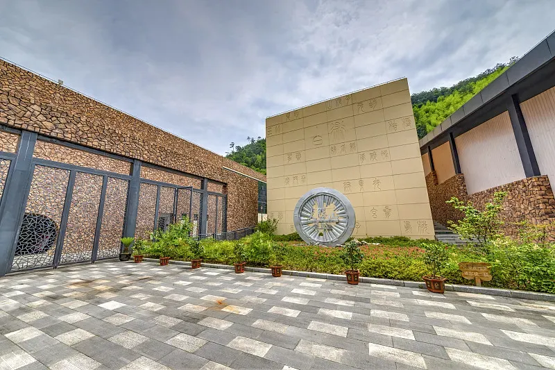 99c5909fe0d1d47b0eca0f4903561d71-sz_904092