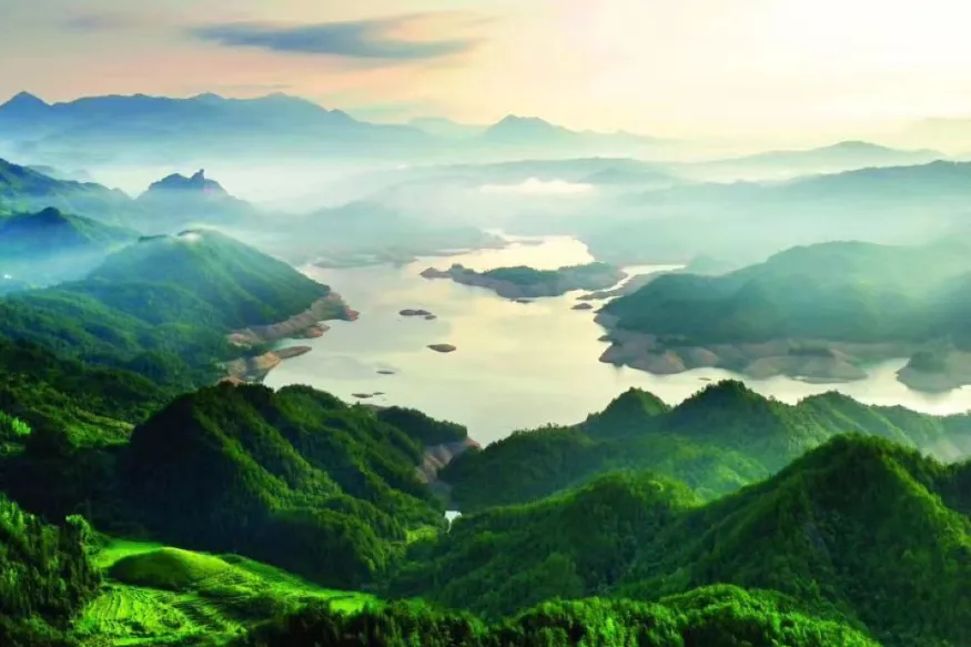 一价全包！【好吃好住游泰宁】会享受的团友选择的旅行！住风景里的湖景豪华大酒店，全程含餐，玩轻松又美的景点