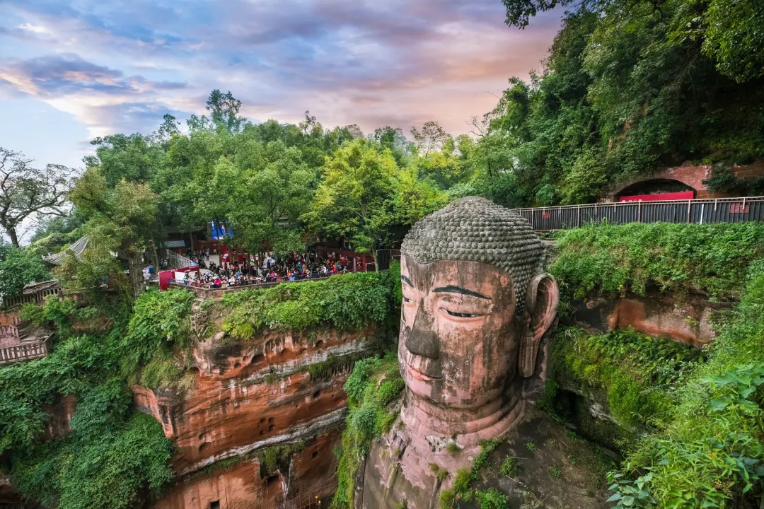 【蜀南秘境】万里长江第一城–宜宾，好吃好玩！升级一晚竹海景区5星级酒店，体验无雾霾呼吸双飞6日游