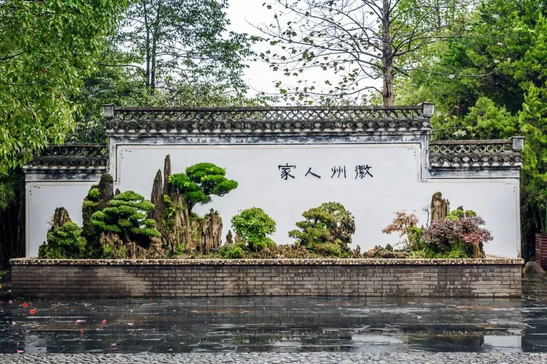 ●独家资源&七星尊享&纯玩踏春三日●2晚七星-轩辕国际大酒店●“七星豪华自助餐”新安水城●2早4正餐&豪华自助早●臭鳜鱼宴●免费KTV●娱乐休闲●王牌景点