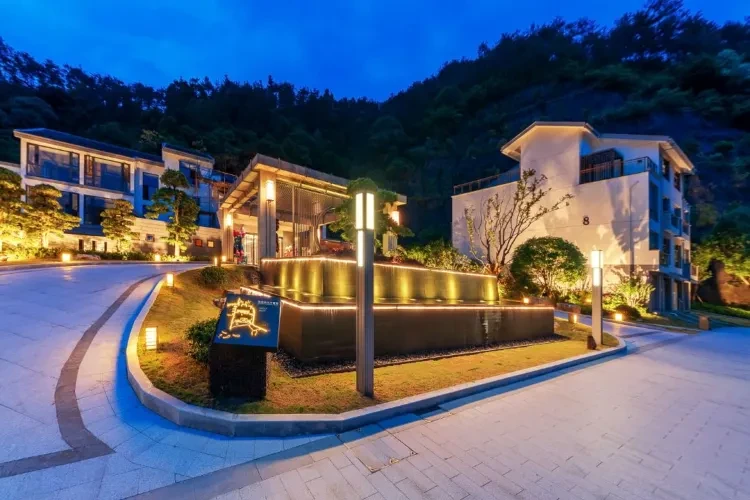 高端自驾!【5钻湖景酒店*千岛湖祺悦度假村】3天2晚579元/人起●含2早4正自助餐●享棋牌畅打●欢乐K歌●宠物友好