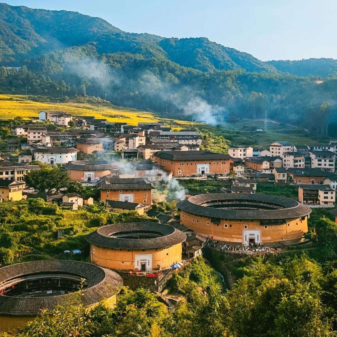 2999起福建全景8日，比全网最低价还要，更何况还是双飞！打包10城美景5大海岛，4晚携程3钻+3晚携程4钻，6大特色美食，武夷山天游峰&大金湖游船&喝大红袍，只需一趟即可玩遍闽南风光！