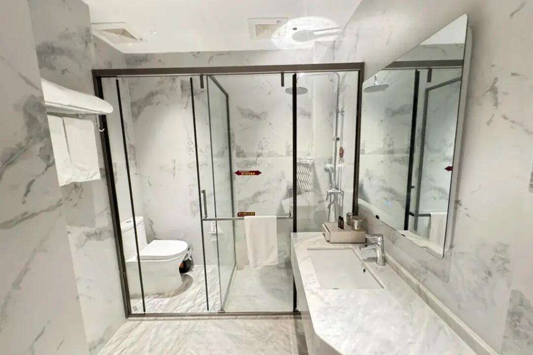 00000000GkzynbLkzBdFcgwO