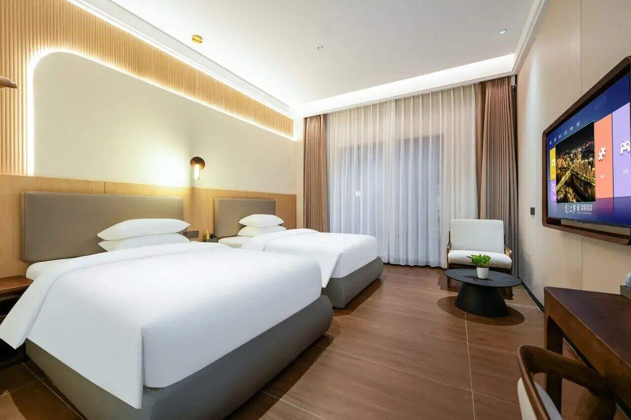 00000000YMADjzenemLCRuMB