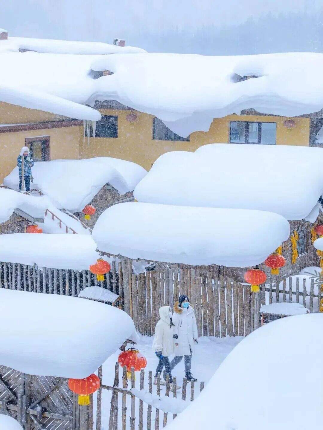 11/27和29号仅此2班特价【买一送一！花小钱游雪乡】2980起下雪啦，南航硬切机位，2晚三钻+升级1晚四钻+雪乡暖炕，六大特色餐，吉林雾凇/滑雪/航拍，浓浓东北味