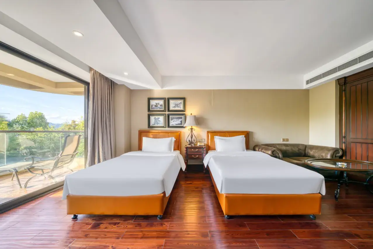 0200w120009yvsu5z2070_W_1280_853_R5