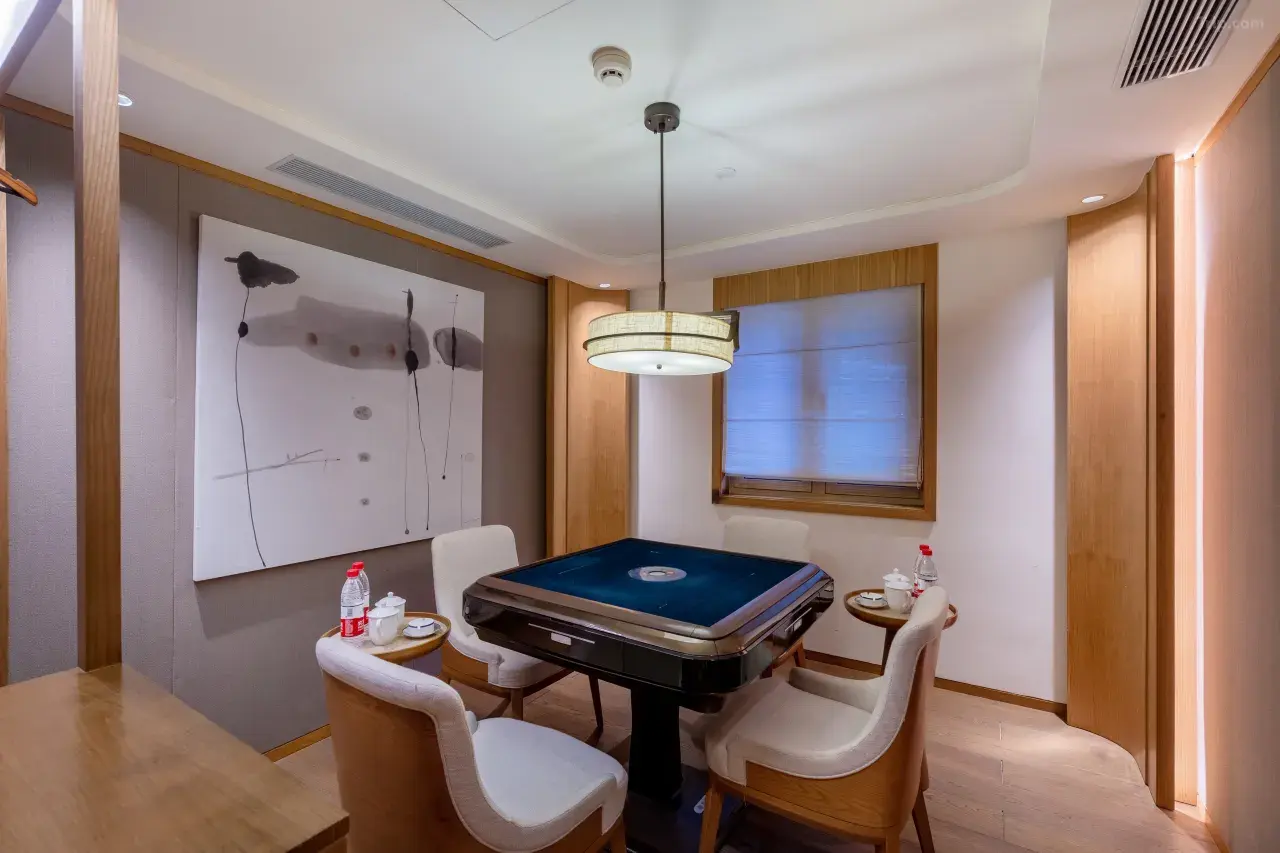 0202t12000hzag686DD5F_W_1280_853_R5-1