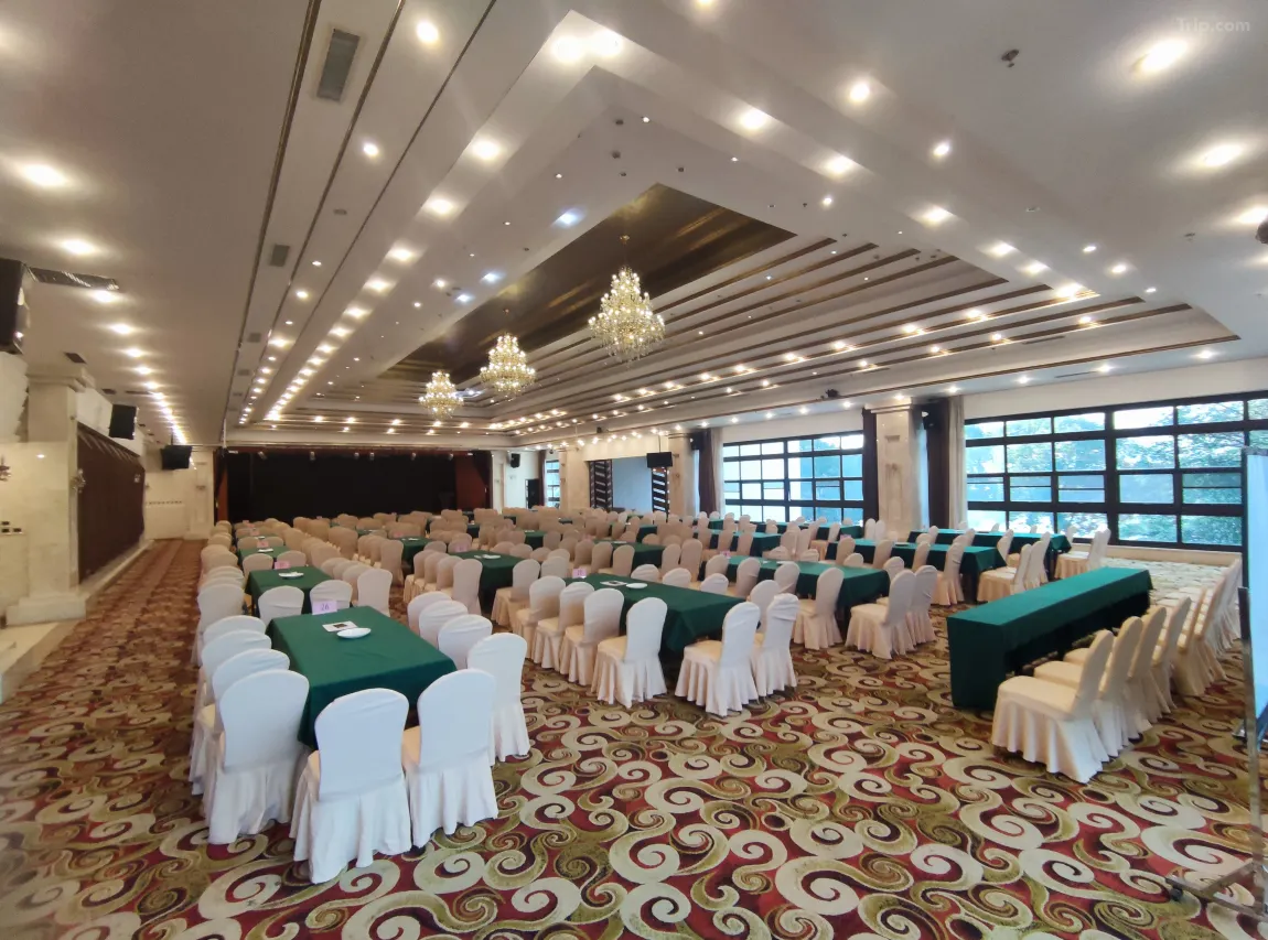 0204r12000fco281d5B6D_W_1280_853_R5